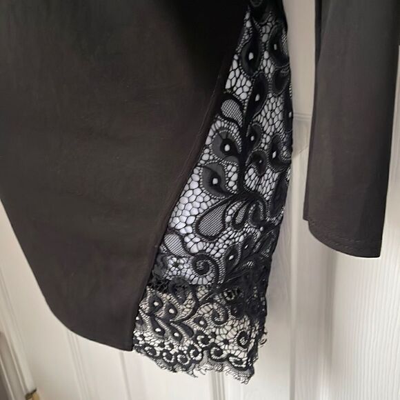 Beautiful lace dress - Picture 2 of 4